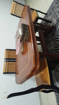 ميز طعام • ٤ كراسي • كرسي تالف