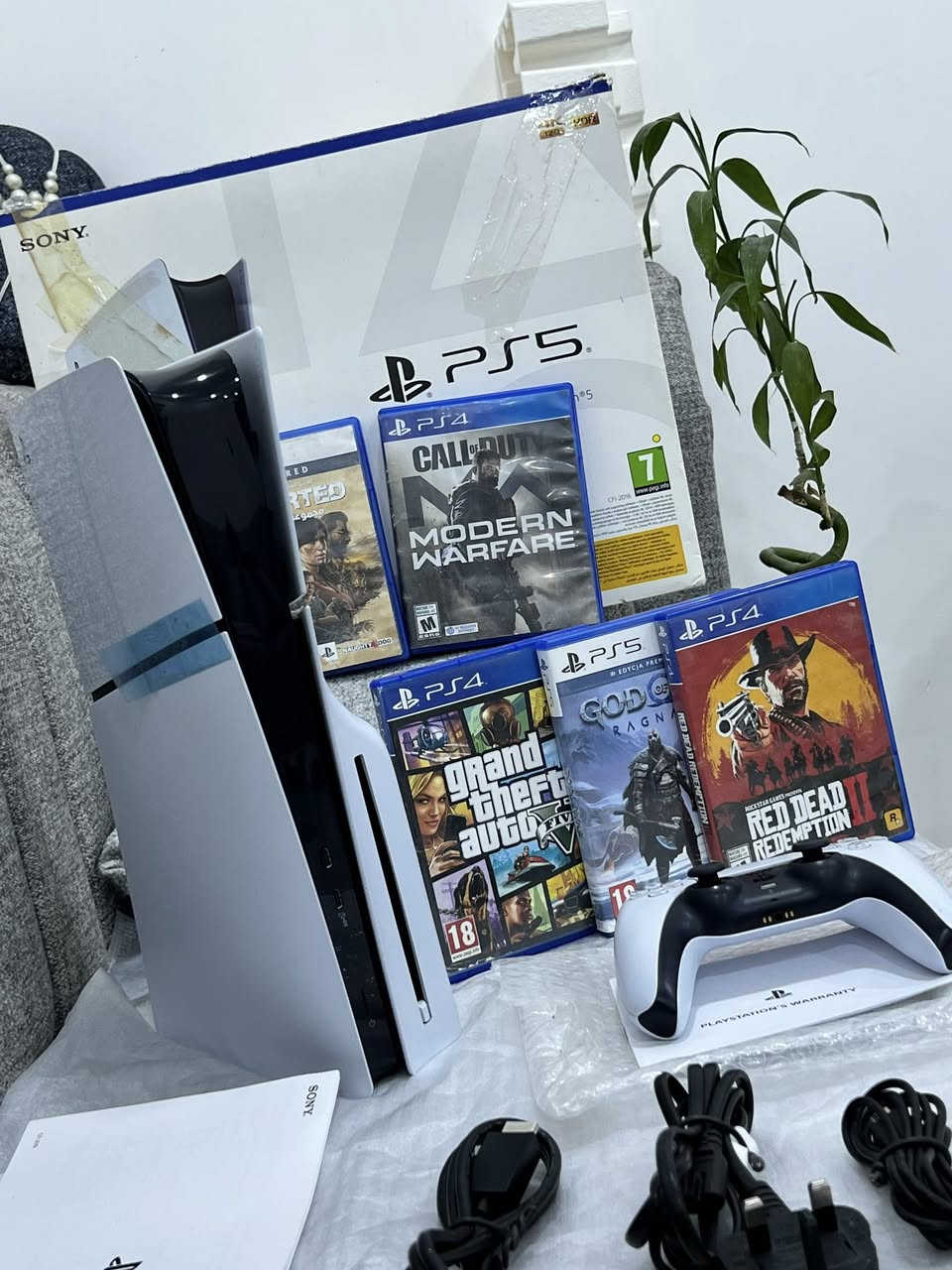 🌟 فرصة نادرة لعشاق التميز والأداء الخارق! 🌟
للبيع جهاز PlayStation 5 Slim (الإصدار الأوروبي الفاخر) بحالة ممتازة جداً ونظافة تامة – تجربة الجيل الجديد كما لم تختبرها من قبل!
✨ تفاصيل العرض الملكي:
 حالة الجهاز: استخدام خفيف جداً لمدة شهرين فقط، وبكامل نظافته وأناقته وبحالة توازي الوكالة.
 العلبة والملحقات: يأتي مع كرتونته الأصلية النظيفة، وكافة الكابلات والملحقات الأساسية الأصلية من الوكالة (يد التحكم اللاسلكية DualSense، كابل الطاقة، كابل HDMI، وكابل الشحن).
 الإصدار: النسخة الأوروبية (Slim) التي تتميز بالتصميم الانسيابي الأنيق، التبريد الأفضل، والمساحة التخزينية الممتازة.
🎮 مرفق مع البكج أقوى 5 ألعاب عالمية (جاهز للمتعة الفورية):
1. God of War Ragnarök (نسخة PS5 الفاخرة)
2. Red Dead Redemption 2 (النسخة الأسطورية)
3. Grand Theft Auto V (GTA 5)
4. Call of Duty: Modern Warfare
5. Uncharted: Legacy of Thieves Collection
💰 السعر: 800 ألف دينار عراقي (وبي مجال حق الجية فقط).
📍 الموقع / الاستلام: النجف الأشرف - حي النداء - مجمع قنبر 2.
📞 للتواصل والاستفسار: *********** (اتصال أو واتساب).
