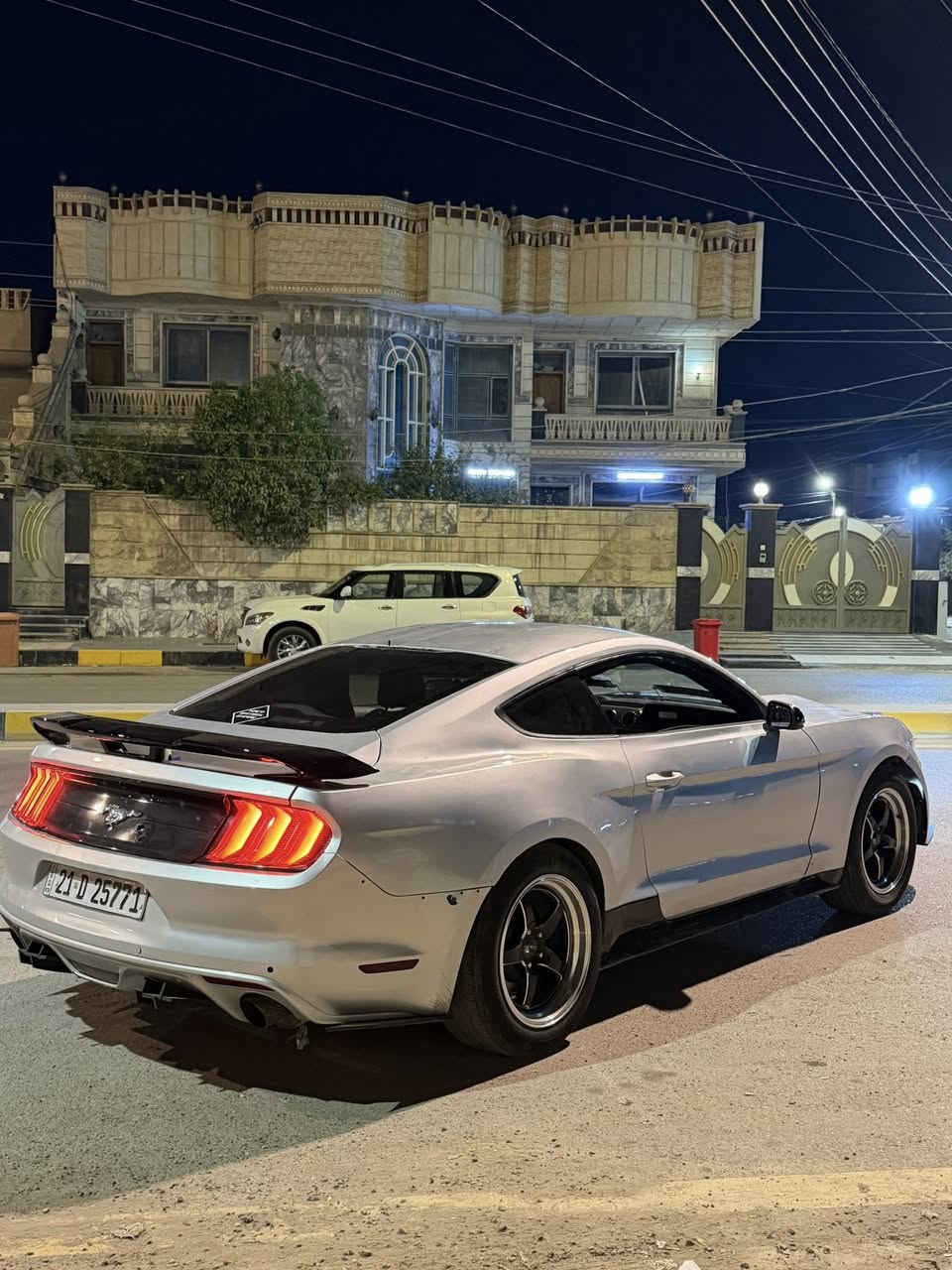 سلام عليكم
موستنك 2016 V4 توينتيربو
كامله كير مينكه بحاله جيده 
تخم تاير ويل جديد 
بيه قطع صبغ ابيع حزام 
سعرها 115$ وبيها مجال وترهم مراوس
مكاني صلاح الدين قضاء بلد 
*********** بي واتساب
