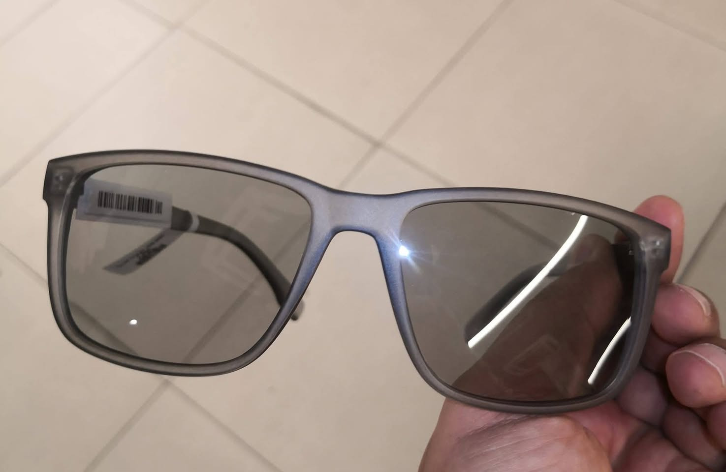 نظارة رجالية ماركة أرماني 
بالة اوربي نظافة 💯 
قياس 60 ملامح وسط وخشن 
عدسة مستقطبة مفلترة 
بوليرازد حماية من اشعة الشمس 
يوفي UV400 حماية من اشعة فوق البنفسجية 
قطعة راقية كجول ورسمي 
للحجز على خاص 
أو مراسلة واتساب ***********
توصيل لكل محافظات العراق
