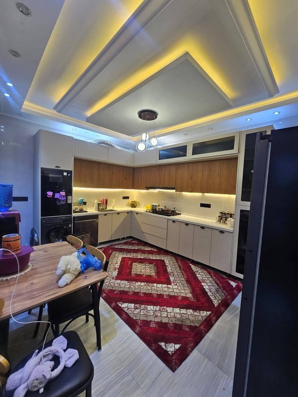 دار 200 م للبيع واجهة 10 
3 طوابق يحتوي على 7 غرف نوم
 وصحيات عدد 5
حي الجهاد الطائي  مقابل مجمع النسيم
للأستفسار *********** واتساب
