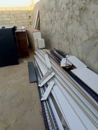 رفوف مجمع كامل المساحة 100متر مع كاشير   للأستفسار واتساب 07806986694