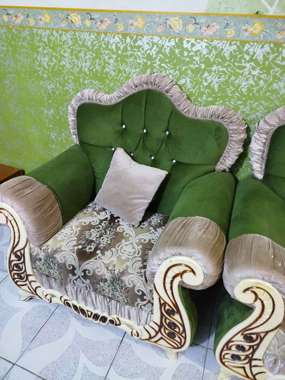 السلام عليكم تخم وطباخ للبيع 
للاستفسار الاتصال على الرقم 
***********
