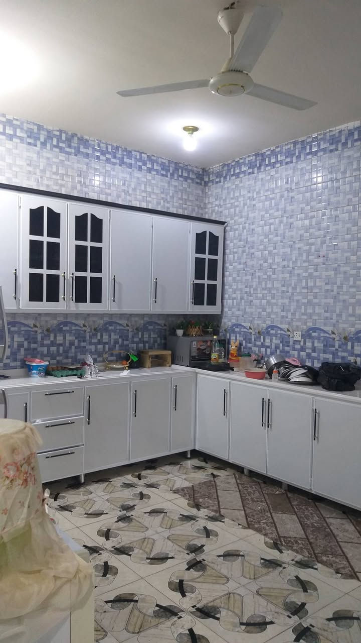 السلام عليكم دار سكن للبيع البناء حديث درجة اولى في الكوت منطقة حي الحكيم نزلة افران الهادي شارعة 10م مساحتة 250م
يبعد عن الشارع العام 200م البناء طابوق درجة اولى والسقف صب مسلح والارضية والجدران سيراميك ويتكون البيت من غرفتين نوم وصالة واستقبال ومطبخ وصحيات داخلية وخارجية ومتوفرة كافة الخدمات ومرقم من قبل البلدية السعر 78 وبي مجال الاستفسار الاتصال على هذا الرقم ***********
