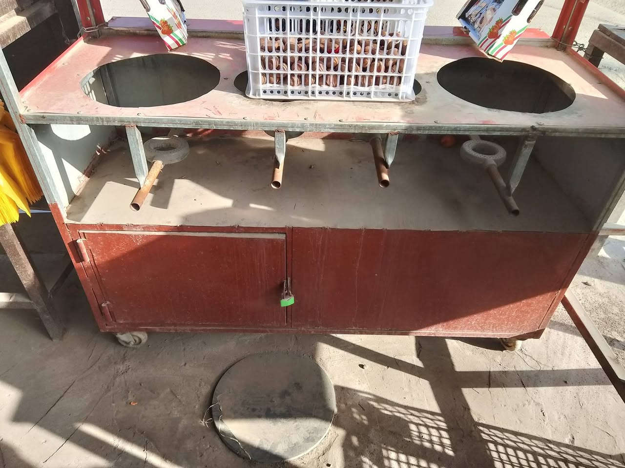 السلام عليكم عربانة لبلبلي وعصائر وترهم للاكل كذلك أربع عيون نظيفه للبيع العنوان العبيدي  ***********
