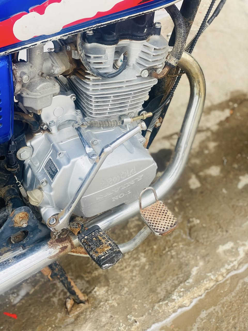 السلام عليكم دراجة سيفان موديل2020متروكة من زمان لدراجة محتاجة ترتيبات المحرك برغي مامفتوح بي كفالة اوراق بغداد مكان واسط قضاء الزبيدية الشراي يتصل ويدلل***********لخاص مغلق 🔏
