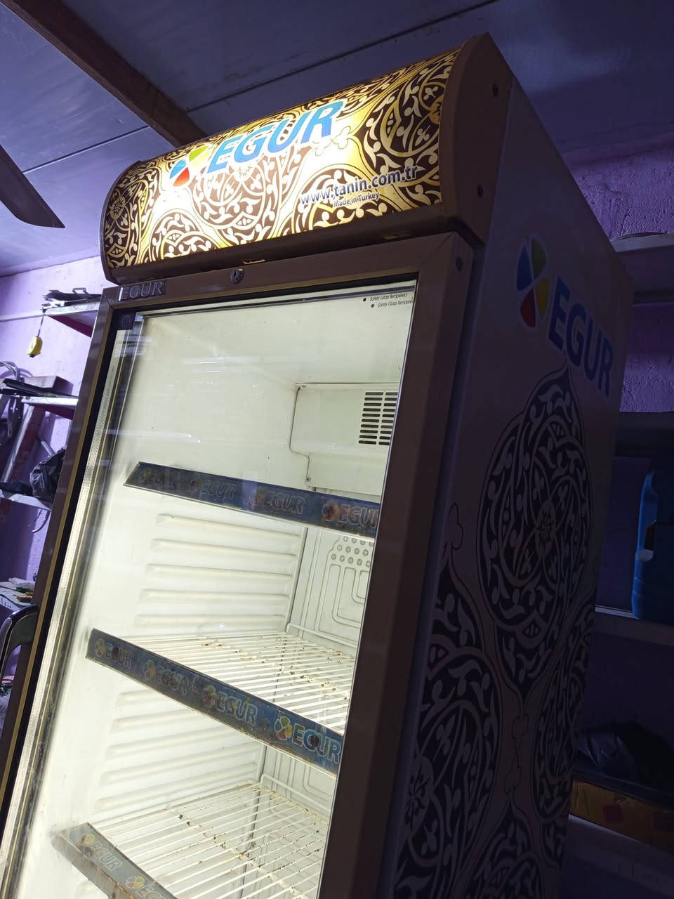 للبيع براد نظيف كلش شغال شرط تبريد ثلج خير من الله *********** عنوان سوك شيوخ
