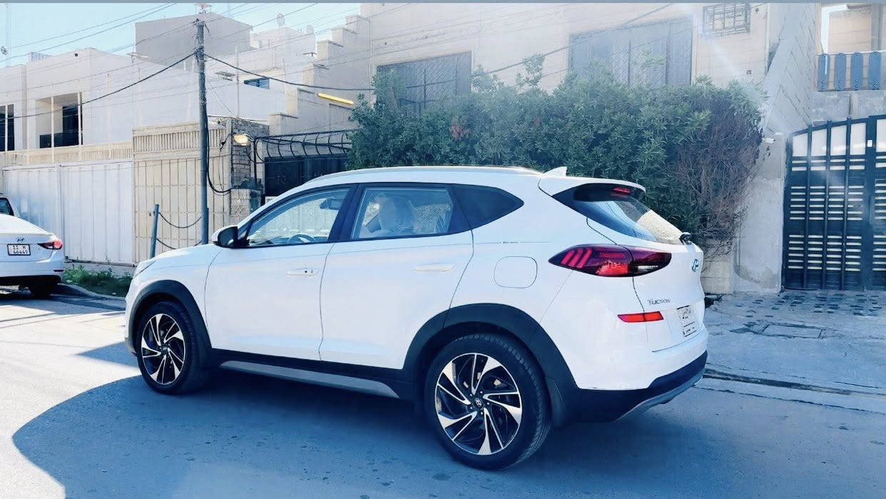 السلام عليكم
للبيع فقط بدون مرواس 

توسان وراد امريكي 2020

ماشيه ٤٥  الف سيارة جديدة
عده و سبير و حجر بيئة كاملة
حادثها مال امريكا يقرا ميكانيك كيس محرك جوه مفتوح فقط و هنا صار بيها صبغ ربع الدعامية الامامية فقط 
السيارة جديدة اخت  من كلشي و ترايها مال خليجي زيرو اخت الكلين KM8J33AL6LU249093
ولا كلوب مشتغل بالدشبول ايرباكات كلها بلادية
مواصفات .. لمتدد عدى البنوراما
مكينة ٢٤٠٠ Gdi 
لد امامي زنون لايت ٥ عدسات 
فور ويل و مانع تزحلق و اوتو هولد
ثلاث انظمة قيادة و مانع انحدار
بصمة تشغيل و ابواب و هند بريك بصمة 
شاشة جبيره تدعم كار بلي وكامرة دوراة اصلي 
فول تحكم سترين و مثبت سرعة 
تبريد بيانو و جهتين حار و بارد 
شحن تلفون واير لس
كشن كهرباء و تدفئة بالكشنات 
تحديد مسار و توقف ذاتي 
رادار امامي و جانبي. 
جنطة كهرباء
ويل كب مال خليجي حجم ١٩ كروم
سيارة مواصفات تختلف عن خليجي 
السعر  ( 178 ) ورقة و بيها مجال جداً بسيط للطيبين

السيارة لا تقارنها بالمضروب بجم ولا تقارنها بالالون الاسود و فيلي 

المكان الكرادة / المسبح

تلفون / ***********
