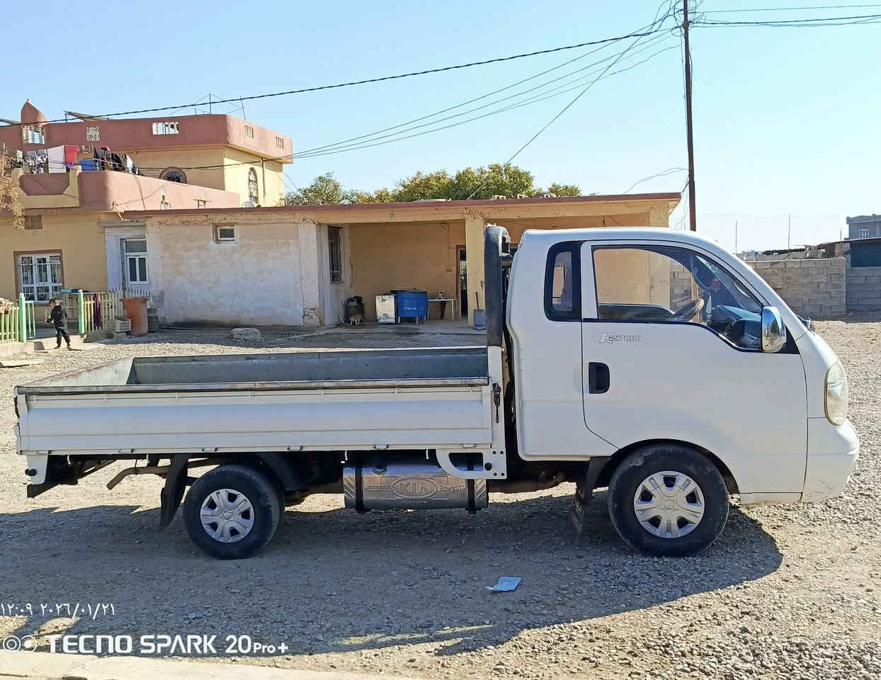 السلام عليكم ورحمه الله وبركاته 
متوفر كيا موديل 2009 منفيس باسمي 
محرك 2700 
كير اكسل مكفولات 
تايرات جديد 
صبغ فقص الي مأشر بالصوره بالاحمر
شاصي مكفول كفاله من الفطر واللحيم

السعر 65 ورقه وبيها مجال 
العنوان كركوك الحويجه 
للاستفسار الاتصال ***********
