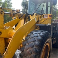 للبيع شفل كوماتسو دخول جديد حجم 200 محرك 6 سلندر كمنز بعده منفيس مكينه...