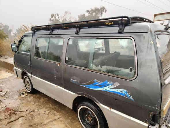 سياره بسته للبيع موديل 95 سنويه 28 السعر 31 العنوان بغداد النهروان ***********
