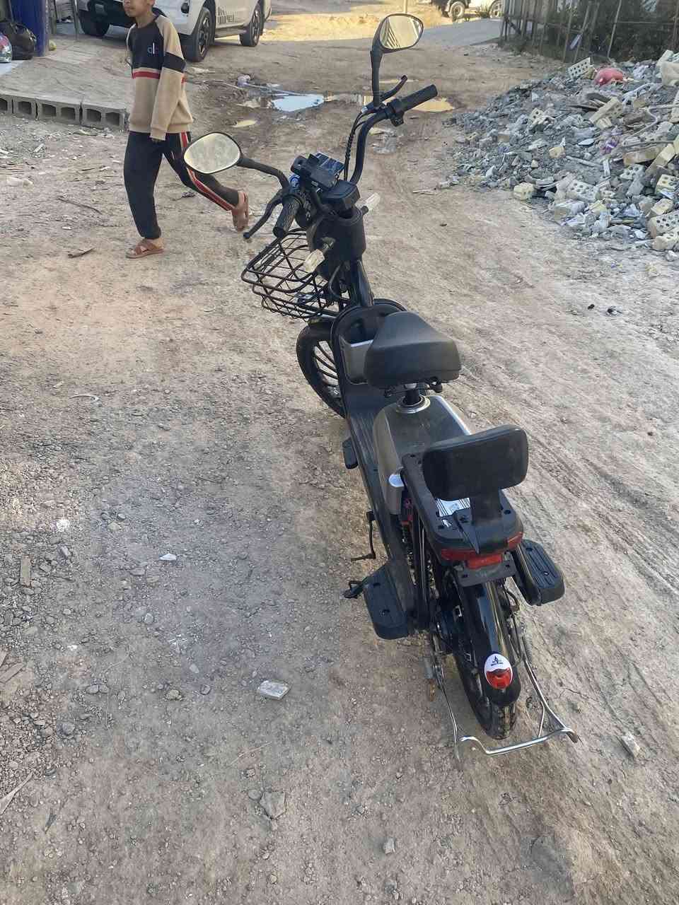 السلام عليكم ورحمة الله وبركاته 
دراجه شحن للبيع 
الدراجه كشر وبطاريات  5جددنضيفه فول 
نقصه حاجتين بس 
مال التجوه مال عقل وبايدرات الرجل 
دراجه صار من 2 شهرين من ماخذهه 500 طك كارتون 
بس محتاج واريد ابيعهه 
السع300 وبيه مجال الشراي يشلع عيني
رقمي ***********
ممتواجد بس على الفيس ورقم التلفون
