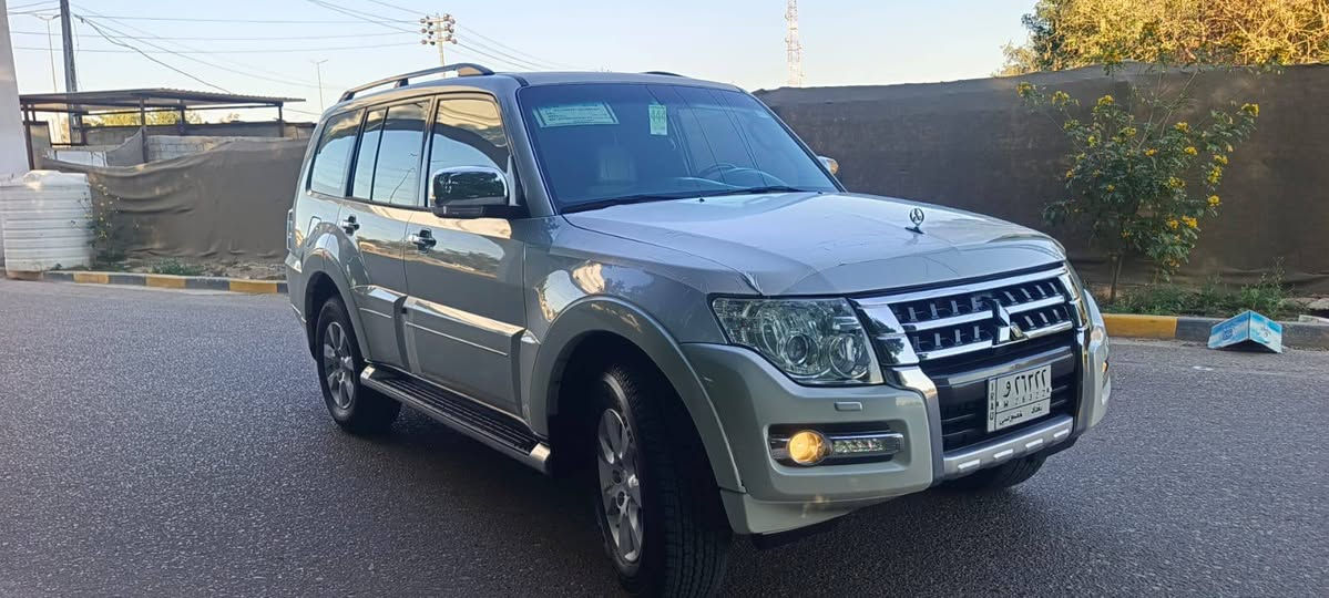 السلام عليكم للبيع باجيرو حبتور فول مواصفات 1/1
الموديل 2015 
رقم بغداد 
لون ابيض صدفي 
6 سلندر 
7 راكب 
دمام خلفي كشنات جلد + كهرباء والخ.......
السياره جديده مكفوله من الصبغ والبارد والتبديل ومكفوله حتى من الشخط 
السعر 190 وبيه مجال 
مكان السياره بابل / ***********
