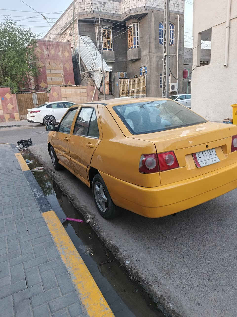 سلام عليكم 
شيري كوين موديل ٢٠٠٩ محوره كير ومحرك كورولا اوتماتيك
حداديه ودوشمه جديده هسا شادهم الها كهربائيات كاملا السياره مبيها نقص راعيها موجود تريد وكاله تريد تحويل السعر ٢٧ وبيها مجال حك الجيه عنوان البصره 
رقم الهاتف: ‏‪***********‬‏
