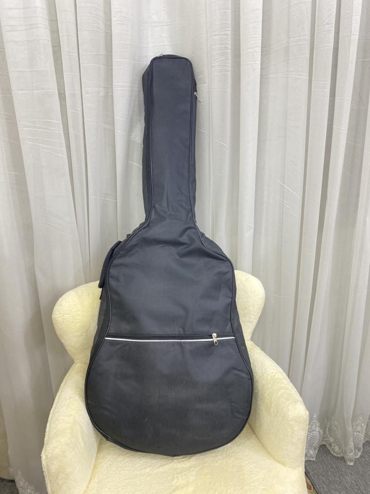 گيتار yamaha c45 الاصلي نظافه 100‎%‎‎% مامستخدم ابداً 
فيديو  يوضح تفاصيله
متوفر الجنطه الخاصه بيه
ومتوفره علبه الكارتون الخاصه بيه 
السعر 130 الف 
متوفر توصيل 
للاستفسار خاص


**إذا كنت صاحب هذا الإعلان وتريد حذفه لأي سبب، رجاءا أرسل رسالة إلى الدعم الفني**