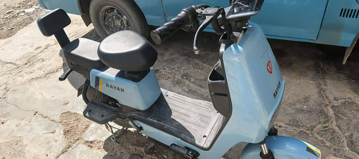 دراجه شحن لبيع أخو الجديد دراجه كامله مابيها أي نقص السعر ٣٠٠ وبيها مجال شي قليل للاستفسار الاتصال ع الرقم ***********
