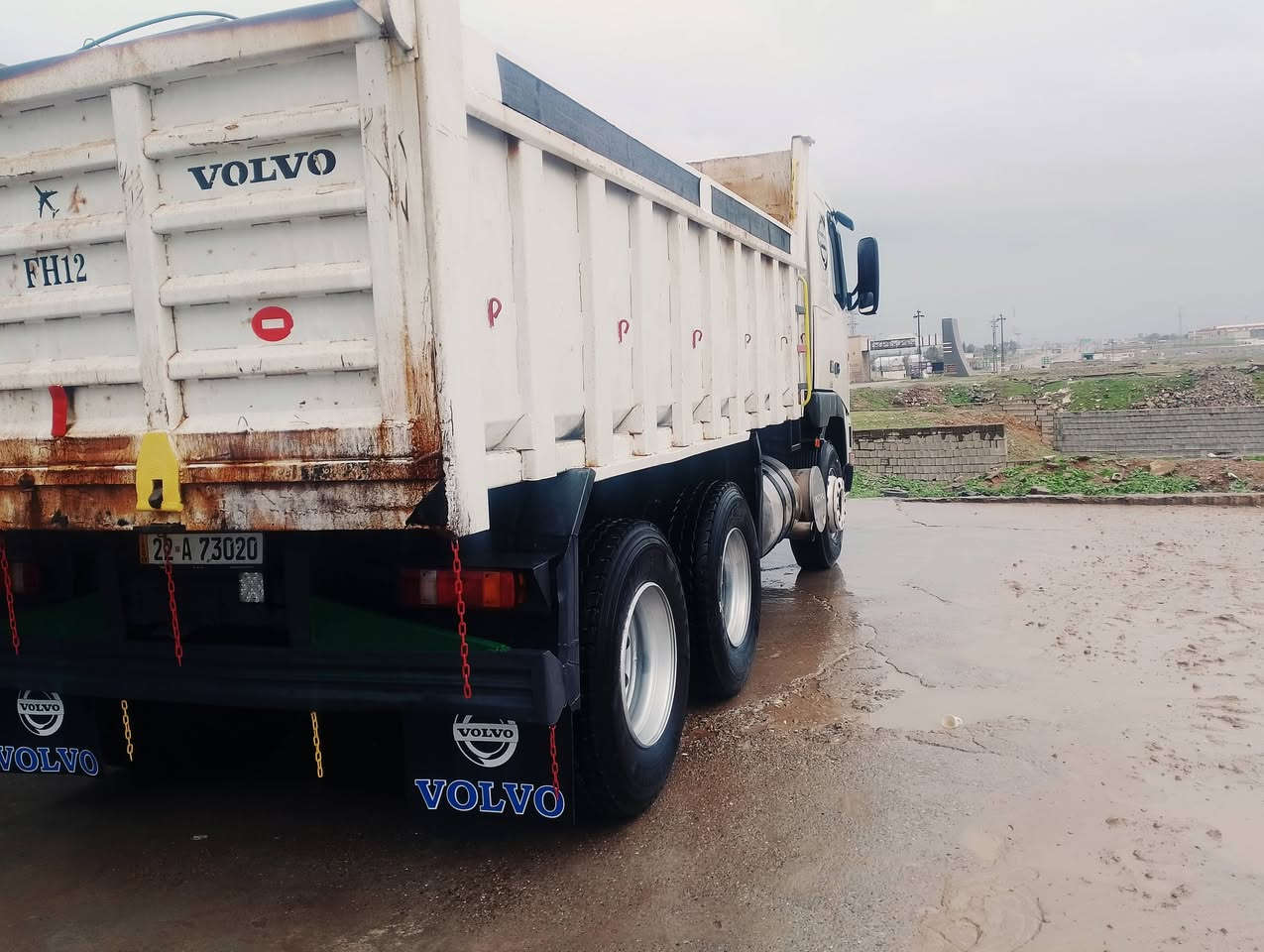 للبيع فالفو  2001.  FH12 حجم 380 انجكتر بلاد شاصي طويل مجموعة شفت موديل 2004 سيارة جاهزة تخم تاير جديد كير 4*4 سعر 225 مجال
***********وتساب
زين***********
