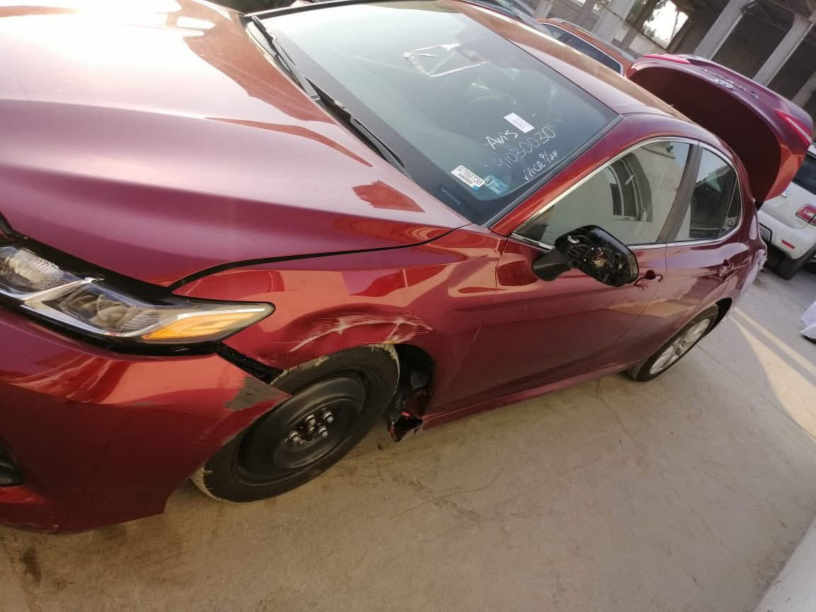 السلام عليكم 
للبيع 
كامري موديل 19 
رقم وسنويه جديد
Le فئه
السياره بأسمي
الضرر موضح بالمنشور
السعر 172
للأستفسار ***********
