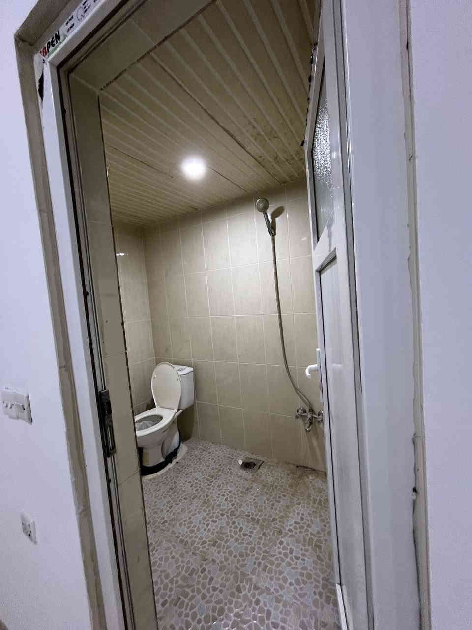 بيت للايجار بسعر مناسب في منطقة بختياري اربيل
مساحة 100 متر 
3 غرف نوم+صاله+مطبخ 
3حمامات 
يبعد عن شارع عشرين 50 متر فقط 
للتواصل:*********** محمد البياتي
