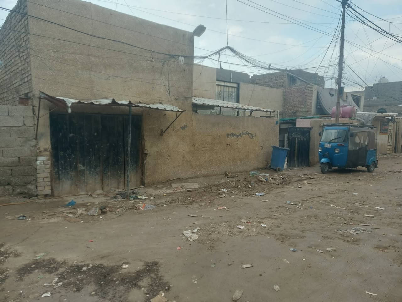 السلام عليكم
بيت عكادة مساحة 208 متر مربع واقع حال 200 واجهية 16 ونزال 13 يباع قطعة ارض ع المروع اول فرع ثالث بيت قريب ع الشارع السعر 55 للأستفسار ***********
