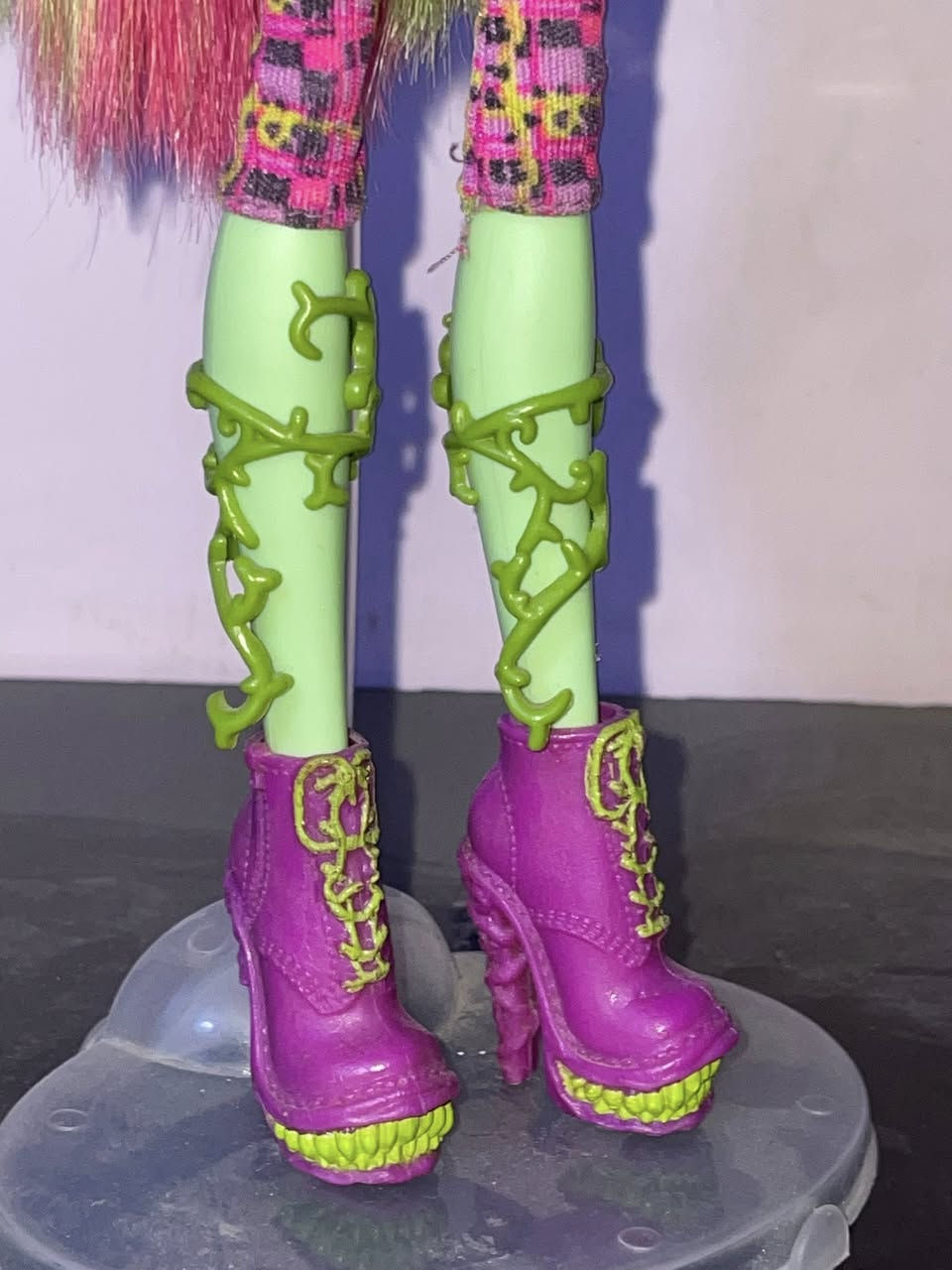 متوفر للمزاد لعابة مونستر هاي شخصية فينس مكفلايتراب 
‏(Venus Mcflytrap) الاصدار الاولي اصدار 2012، القطعة نادرة صعب تتحصل وبحالة مناسبه موضح كلشي بالصور. مغسولة يدوياً شعرها نظيف خالي بالكامل من الصمغ. يجي وياها ستاند، اعرف هواي رح يريدوها وما اعرف بشكد ابيعها فا رح اعرضها مزاد وابيعها اعلى سعر. متوفر توصيل كامل العراق.


**إذا كنت صاحب هذا الإعلان وتريد حذفه لأي سبب، رجاءا أرسل رسالة إلى الدعم الفني**