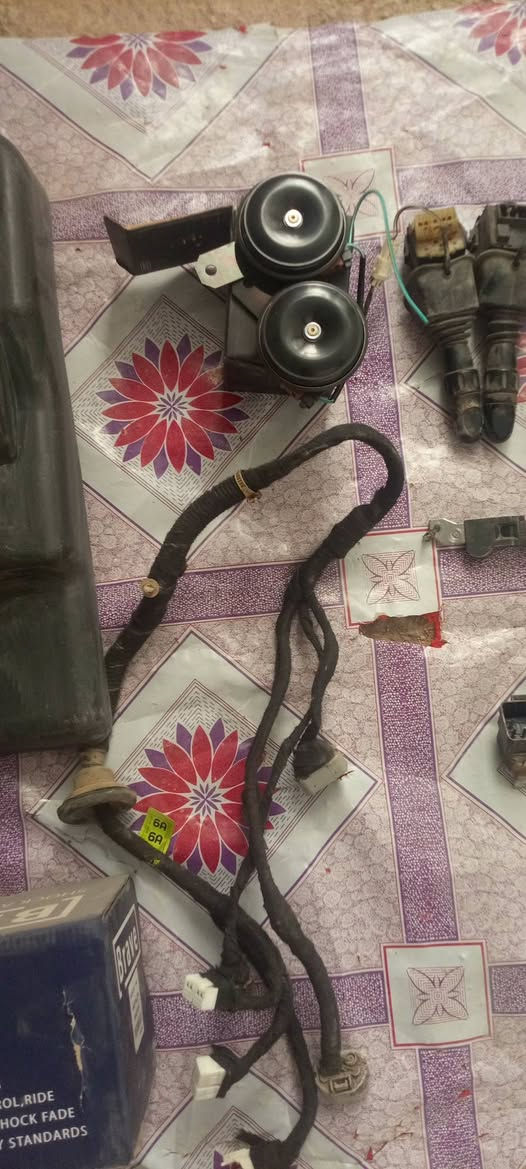 سماعات تفصيخ 4
مبخره تفصيخ
سلف تفصيخ
هورن سيدان
دبه ماء او لقبق 
قبق ولفات تفصيخ 
قبق مكينه تفصيخ
ظفيره كير تفصيخ
فلتر شوته تفصيخ
لوي تفصيخ كتف مروحه 
يدات لايت 
حساس كرنك 
مجول 
زوج بك لايت شركه ام جي جديد مامستخدم 
زوج طابكسن خلفي كامل 
فك خلفي 
اويل بم كير 
دبل خلفي جهه يسرى جديد مامستخدم 

مكاني لكوت لخاجيه 
***********
