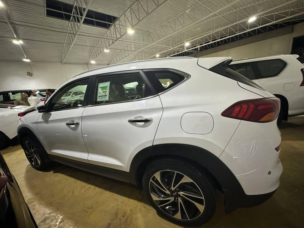 السلام عليكم اخوان واخواتي توكسان 2021 خليجي مكفوله كفاله عامه ببس ملاحضه صغيره شخط في الباب الخلفي
المواصفات 
مكينه 2000
دبل كرسي كهرباء
تبريد قطعتين
حساس امامي و خلفي
مري كهرباء
بصمه تشغييل عن  بعد 
شاشه كبير
اللممشى/-64الف

السعر//-195
الرقم//-***********
