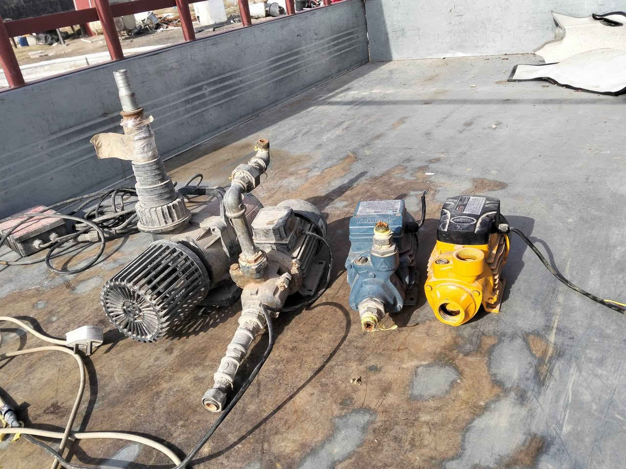 سلام عليكم ماطورات ما البيع العنوان بغداد زيونة سعر الواحد 25  ***********
