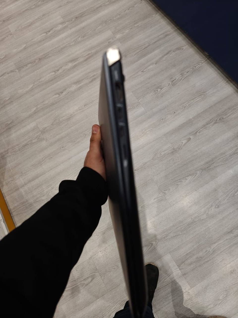 تريد لابتوب جيل عاشر وميزانيتك محدودة
يم دكان للحاسبات ممكن تحصل الانسب دائما ✔️

🔅 الموديل: Toshiba Dynabook
🔅 المعالج: Intel Core i5 — الجيل العاشر
🔅 الذاكرة (RAM): 8 جيجابايت DDR4
🔅 التخزين: 256 جيجابايت SSD
🔅 كرت الشاشة: Intel UHD Graphics — سعة 4GB
🔅 الشاشة: 14 إنج
🔅 نظام التشغيل: Windows 11 Pro

💰 السعر: 275,000 دينار عراقي 
(شامل التوصيل مجاني مع هدايا حقيبة وماوس )

🔹 الحالة: وارد اوربي غير مستعمل بالعراق (كالجديد) نظافة 95% فما فوق 
🔹 البطارية: بحالة جيدة (ضمان ساعه فما فوق)

■ ضمان(١) فحص وتشغيل امام المندوب 
■ ضمان(٢) استخدام اسبوعين اي خلل مصنعي يتم الاستبدال بنفس الموديل


**إذا كنت صاحب هذا الإعلان وتريد حذفه لأي سبب، رجاءا أرسل رسالة إلى الدعم الفني**