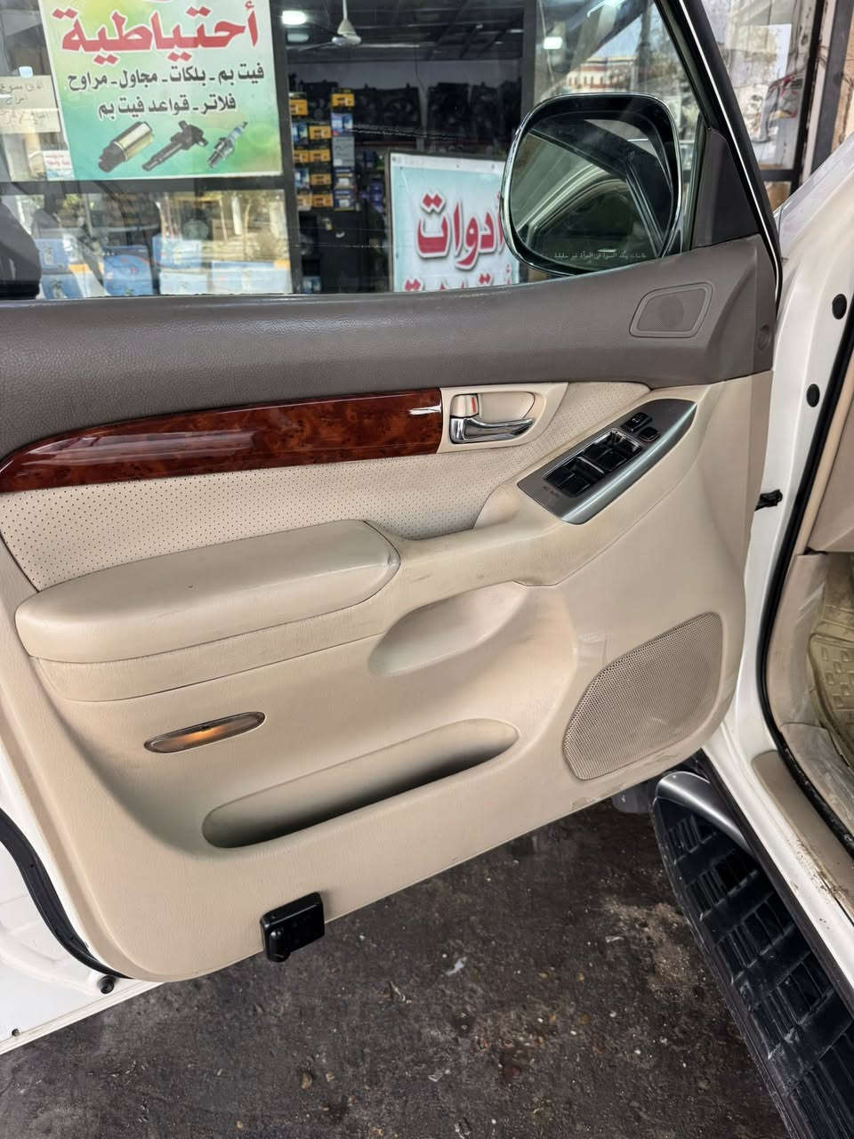 سلام عليكم برادو موديل2009مواصفات كويتي كامل مواصفات هيترتت بلكشن مري شفط دبل تانكي جكات تصعد وتنزل ثلاجه  السياره بيها شبر بلبنيد بس الباقي مكفول محرك v6مكاني بغداد رقم ***********
