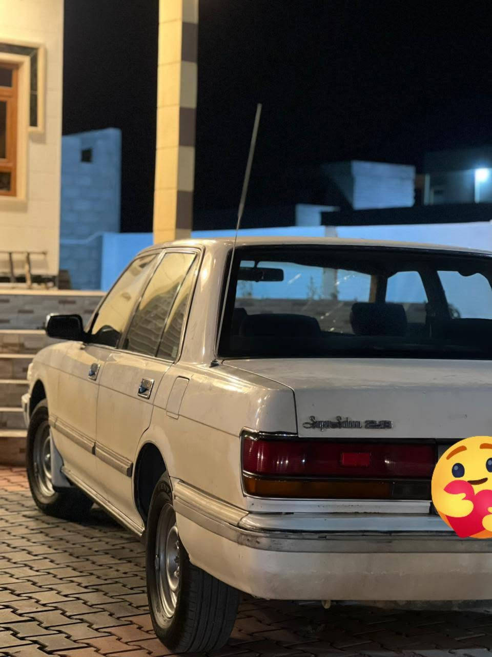 السلام عليكم
سيدان لون ابيض موديل 90
محرك ففيتي 2500 اسود جديد
صدر جديد
تواير طخم جديد
تبريد ثلج 🥶
كهربائيات كلها شغاله
داخل الغرفه ازرق نيلي جديد
السياره ماتصرف عليه كلشي  جاهزه
السعر 60 وبيها مجال
شرط التحويل شرط التحويل
للاستفسار ***********
