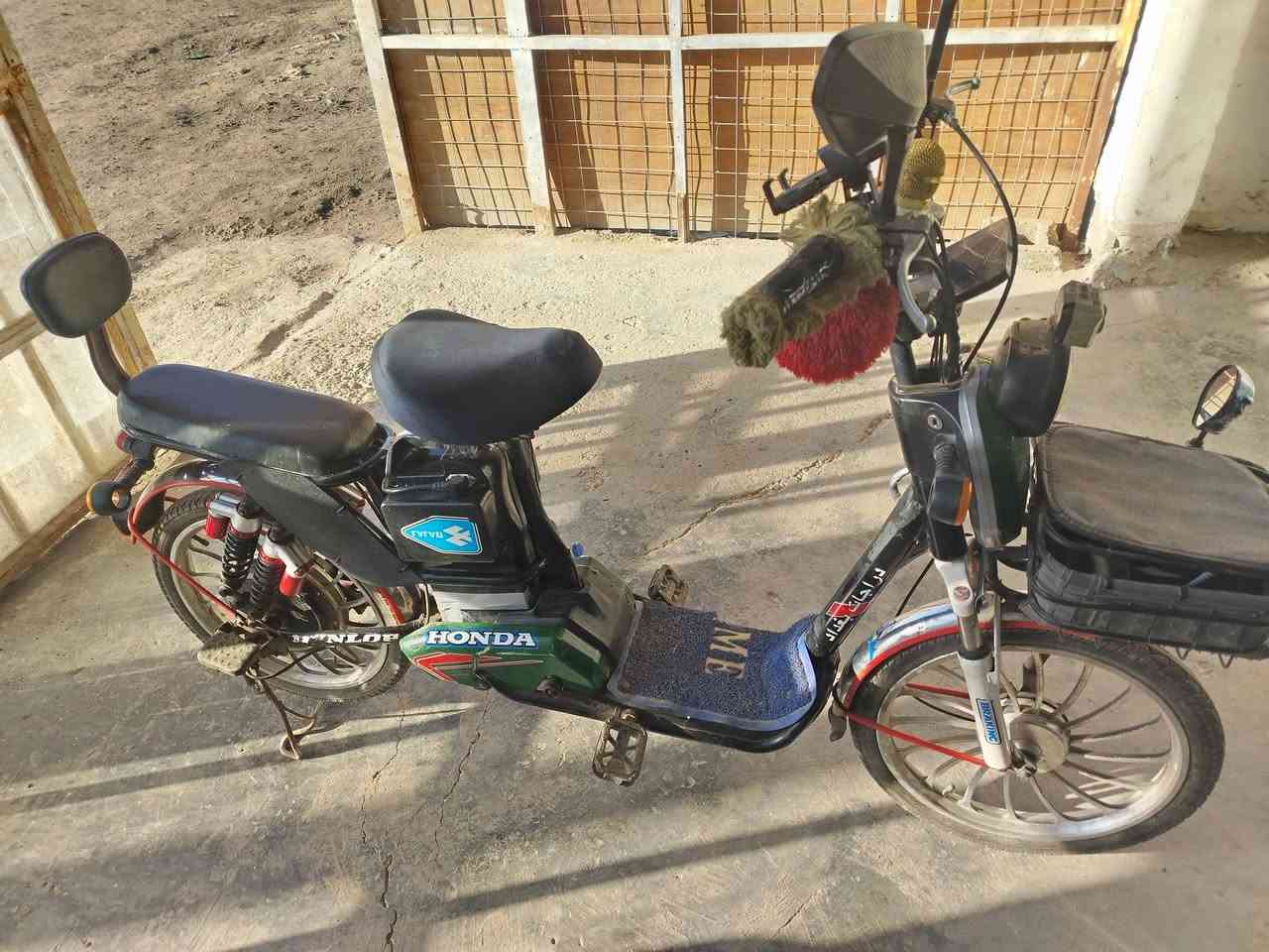 السلام عليكم //من رخصة الادمن
دراجة شحن للبيع موديل 2023 النظافة فول +بطاريات جديدة صار شهر من شديتهن وبسعر مناسب 

للاستفسار الاتصال على *********** يتوفر واتساب
