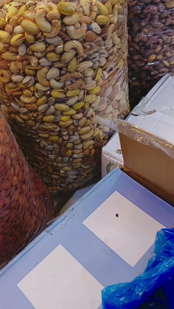 🍇 الزبيب الأحمر والزبيب الأسود... كنز من الطبيعة بين إيديك! 🍇
إذا تبحث عن طعم لذيذ وفائدة غذائية، الزبيب الأحمر والأسود متوفر الآن بأجود الأنواع في مجمع تحرير العطار.
✅ غني بالألياف ومضادات الأكسدة. ✅ مصدر طبيعي للطاقة والنشاط. ✅ مناسب كوجبة خفيفة أو يضاف للحلويات والمخبوزات.
لا تفوت الفرصة، تعال واختر النوع اللي يناسبك بأفضل جودة وأفضل سعر.
📍 مجمع تحرير العطار 📞 للاستفسار والطلبات: ***********
 #زبيب #امريكي
