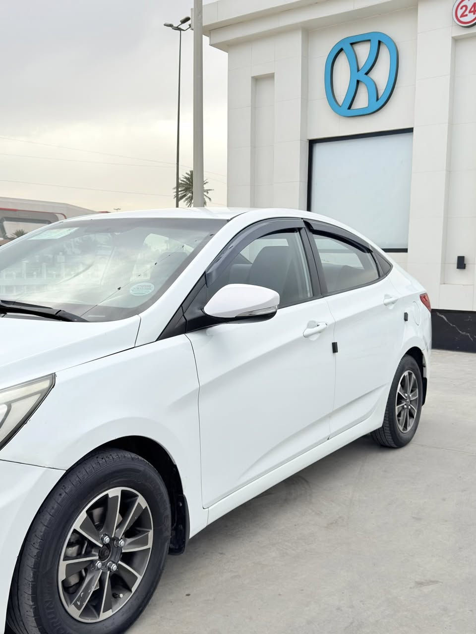 سلام عليكم اكسنت 2016خليجي سياره هزه جديده سنويه جديده بسمي تحويل ثاني يوم  سياره مابيه قطره صبغ صدرخلفي امامي جديد تخم تاير جديد ماشيه 98الف كير مكينه مكفولات ما مفتوحات سياره جاهزه من كلشي كهربايت كله شغاله اناره داخليه البكان بغداد البلديات السعر 107 رقمي ***********
