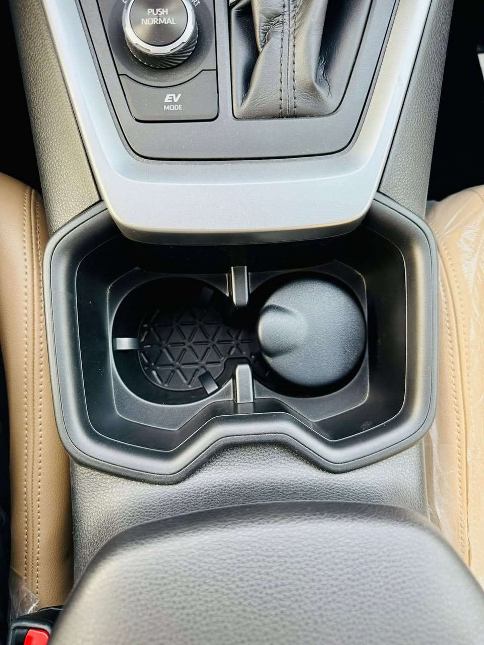 من معرض الاخوين عرض خاص حين نفاذ الكمية.
تويوتا راف فور هايبرد  موديل 2025
Toyota RAV4 HEV 2025🌿

📃 اليكم التفاصيل الآتية 👇🏻

🚘 زيرو بلد المنشأ : اليابان 🇯🇵 خليجي 
🚘 الموديل 2025
🚘 سعة المحرك 2,5L هجين 
🚘  دفع رباعي 4X4
🚘 كرسي كهرباء 3 حركات 
🚘 بروجكتر  + حمالات في السقف 
🚘 مقاعد جلد لون بيج 
🚘فتحة سقف سلايد
🚘 عدد 9 AIR BAG
🚘شاحن موبايل اصلي
🚘مري قابلة للطي كهربائي
🚘 حساسات خلفية
🚘 حساسات أمامية 
🚘 لايت زينون + LED
🚘 بك لايت LED
🚘 ويل كب 18
🚘 4 دسك
🚘 ماسحة خلفية
🚘 اريل نفكيتر 
🚘 مفتاح التشغيل بصمة + دخول ذكي 
🚘ترحيب في الدواسات RAV4 ضوئية
🚘 شاشة جبيرة تدعم كار بلي ✅
 🚘 كاميرا دوارة اصلية
🚘 تتسع المقصورة ل 5 ركاب
🚘 المودات والأوامر الصوتية
🚘 أوضاع القيادة  Drive Mode
🚘 فحص أنظمة السيارة 
🚘 حساسات ضغط اطارات
🚘 تبريد شاشة مناخين منفصلين 
🚘 قطعتين تبريد
🚘 هاند بريك كهرباء 
🚘كروس سرعة 
🚘 ا ABS 
🚘ا Auto Hold   أوتو هولد
🚘ا ISOFIX         ايزو فكس
🚘 نظام مانع الانزلاق
🚘 اشارة في المرايا الجانبية
🚘 مخرج منفذ الطاقة ⚡
🚘 ا  Bluetooth 
🚘 تطعيم الدواخل ألمنيوم 

💴 السعر 49 مليون عراقي
مرقم سنوية كامل مكمل اسلمك سنوية + لوحات 

لاستفسارتكم يرجى الاتصال على الأرقام :

📲***********
📲***********
📲***********

العنوان بغداد الوزيرية مقابل قاعه الريان معرض الاخوين
