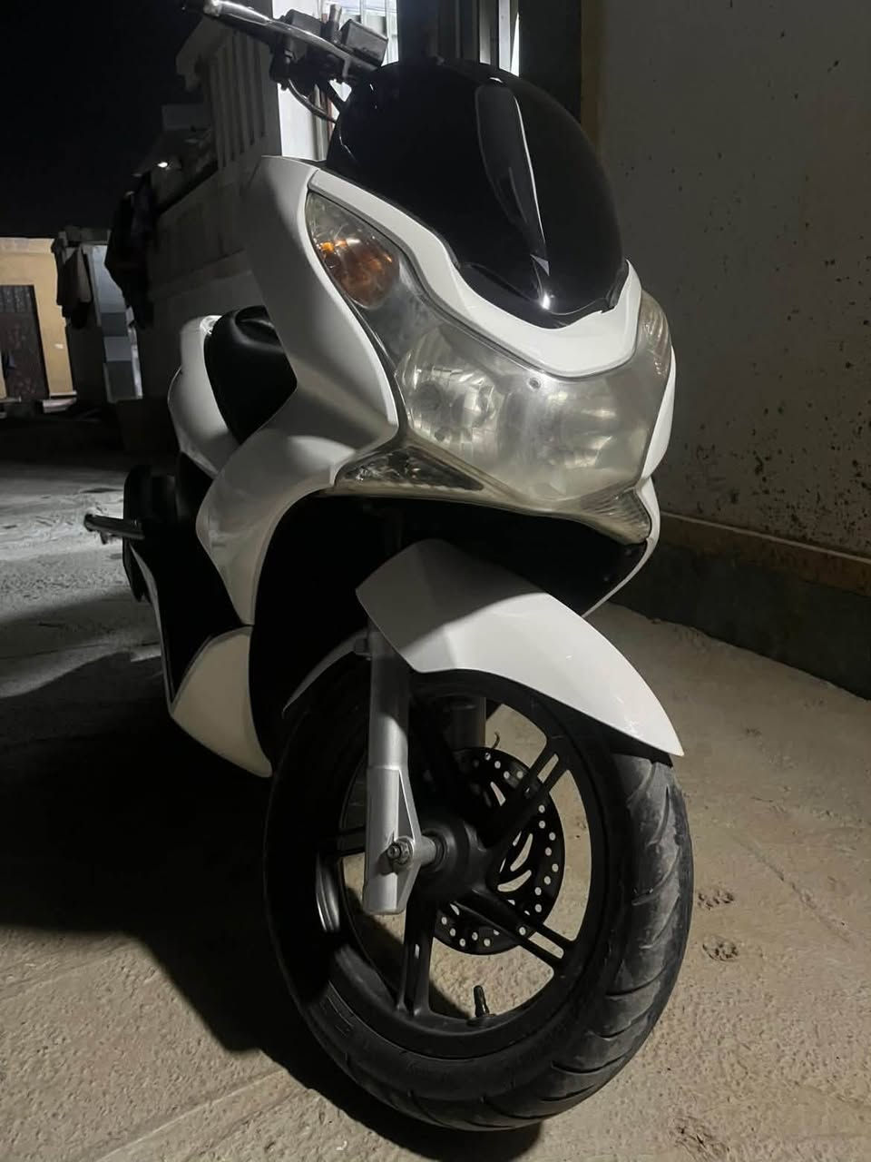 السلام عليكم دراجة PCX دراجة نضيفة مبدل بيها بس كفر اصلي السعرمليون و٢٠٠ وبيها مجال مكاني بغداد الشعله رقم الهاتف ***********
