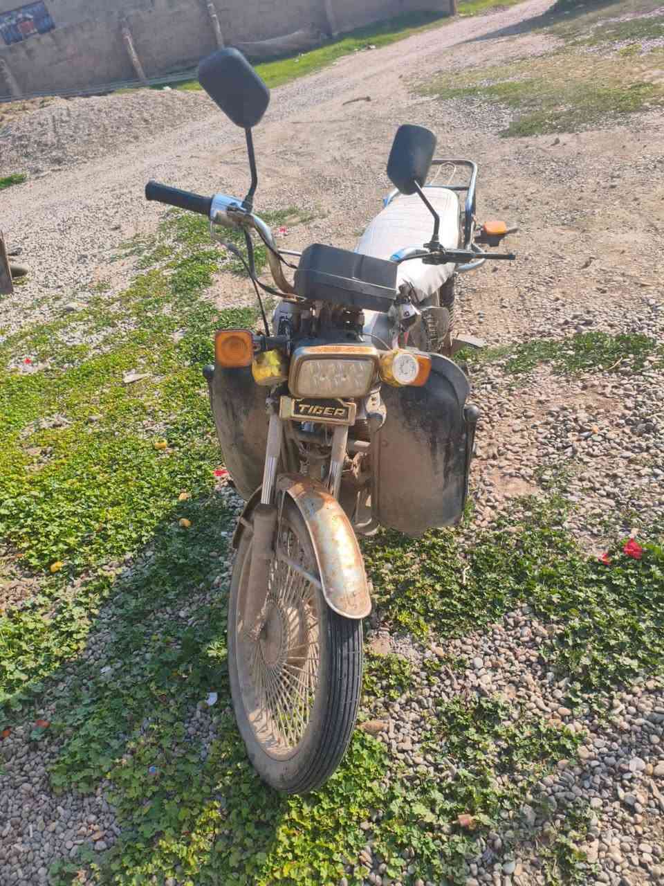 السلام عليكم ماطور تايكر 20  نضيف بل حقيقه احله السعر 275 وبي مجال شي قليل المكان جنوب الموصل قريه السفينه رقم***********
