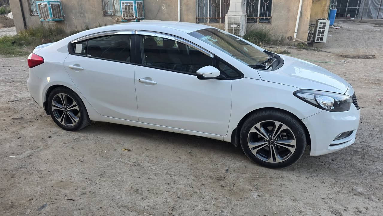 السلام عليكم. بيع او مراوس باقل سيراتو2014بغداد جديدة وتراي زيرو ماشية 120كير مكينة علشركة مامفتوحات كل التفاصيل والصور كدامكم السونار مرفق اختلاف هذا السونار تاخذها بلاشش
سعرها 124وبيها مجال حك الجية مكاني المحمودية 
***********
*********** موجود واتس اب
