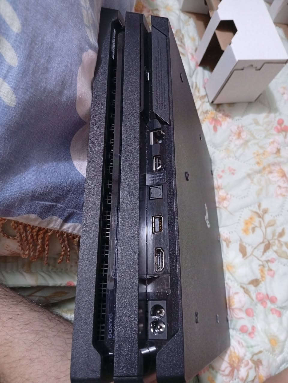 بلايستيشن برو 4K وان تيرا اون لاين  مع حساب بيه ريد دد 2 +جوستك 2 جهاز باله اوربي نظيف مامفتوح استخدام قليل قفله300 الف دينار مايطيح من سعره بدون مداهر اخوان مكاني بصرة 5ميل واتساب ***********
