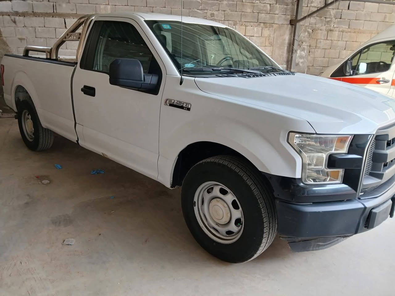 سلام عليكم فورد تك مديل ١٧ بدي طويل مكينه 3.5 بلاديه ماممدود صبانه عليهه السياره ماشيه ٩٧م  مكينه كير اكسل حداده طخم تاير تبريد جاهزه من كلشي رقم بغداد بأسمي السياره  سايد بريك بصمه مكاني البصره ترهم مراوس او بيع 115
وبيهه مجال وكلشي موضح بالفيديو
***********
