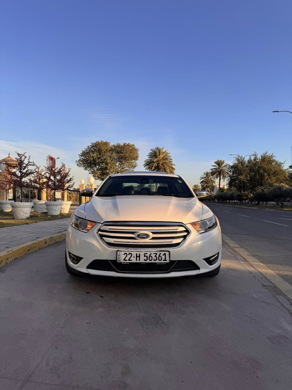 السلام عليكم
للبيع فورد تورس 2019 لمتد

الممشى : 71 الف كيلو 
المحرك : ستة سلندر v6 3500
نظام الدفع : AWD
داخل لون اسود 
السيارة بصمتين + تشغيل عن بعد 
اضائة داخلية LED 7 الوان 
الكشنات جلد 
السقف سلايد روف 
تدفئة و تبريد المقاعد الامامية و تدفئة المقاعد الخلفية 
المقاعد الامامية كهرباء 
تدفئة ستيرن 
دواسة البريك و البانزين كهرباء 
رمز سري بالباب
نقاط عمياء 
تبريد قطعتين
مثبت سرعة
دخول ذكي باب السايق و الراكب
خزن ميموري
المري تعتيم 
شاشة و سماعات سوني 
ويل قياس 20
السيارة لمتد و مواصفاتها متخلص 

ضرر السيارة بابين و ربع الجاملغ صبغ 

للأستفسار: ***********
