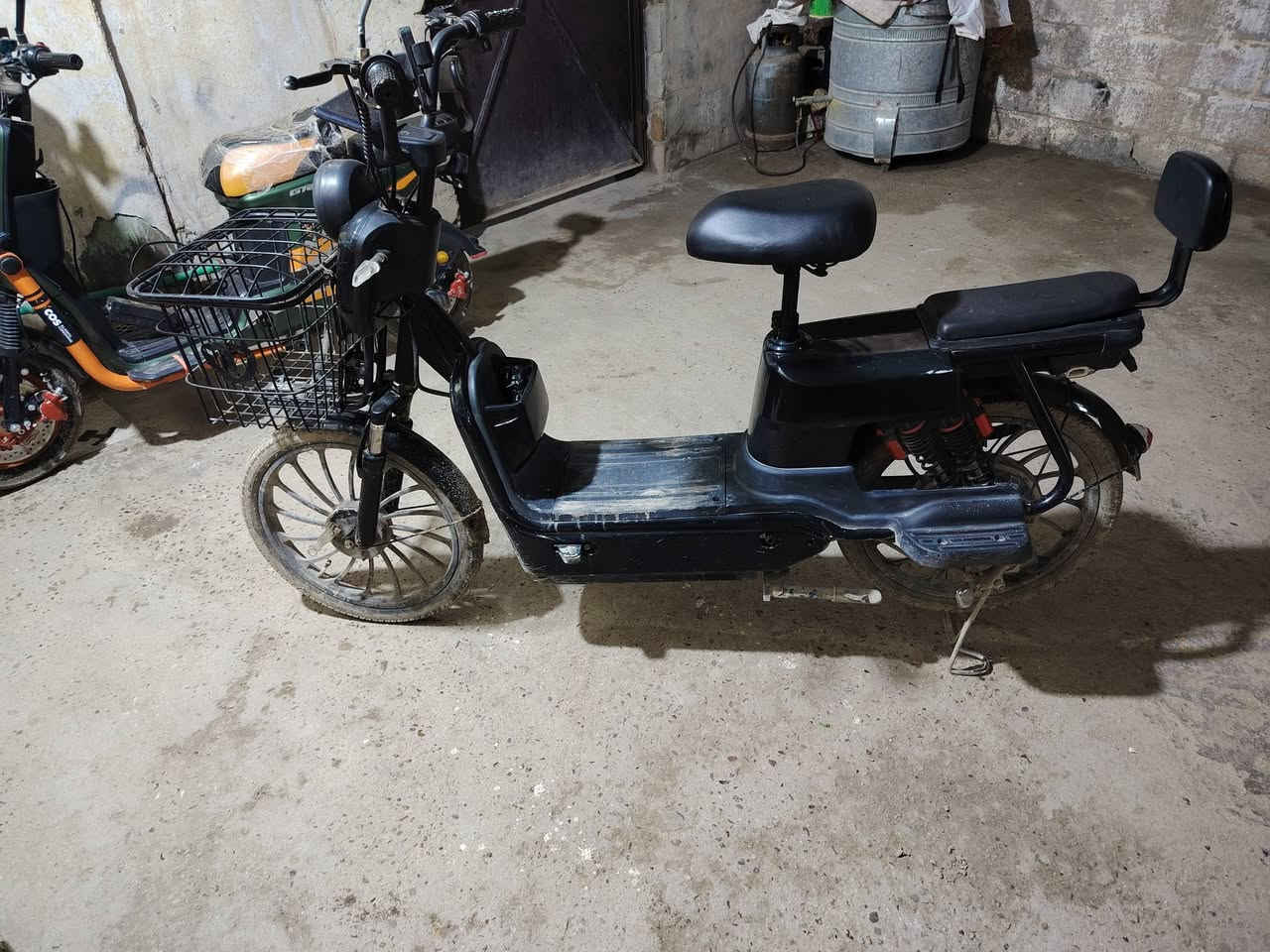 السلام عليكم شباب ماطور للبيع بطاريات فول عل الفحص موديل ٢٠٢٥ المكان ابو غريب قرب مستشفى ابو
الاستفسار *********** السعر ٢١٠ بيها مجال
