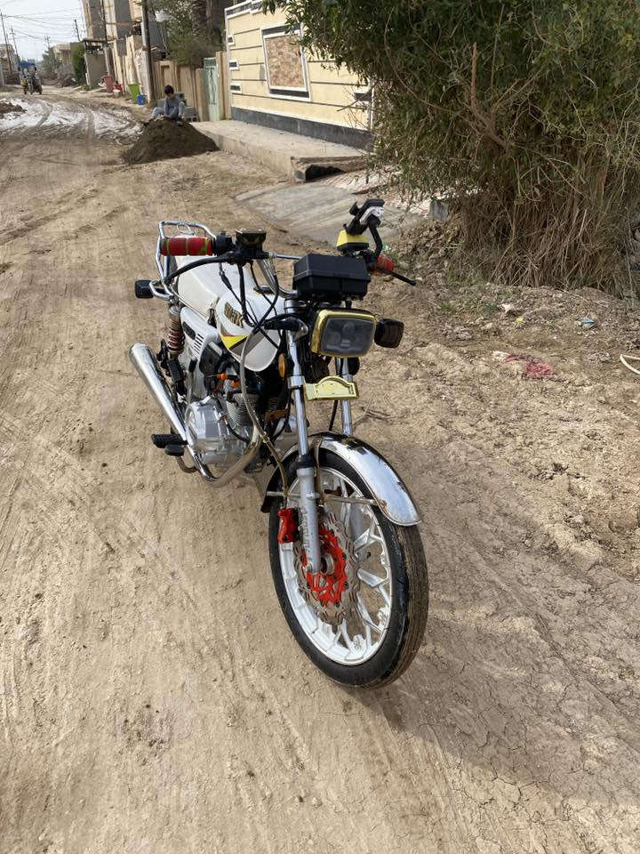 سلام عليكم للبيع سيفان سونلك موديل ٢٤ دراجة جديدة وكاملة زوج تايرات جدد محدك خير من الله كهربائيات كلها شغالة لحد طوافة البانزين نص نكرة بكل وقت سعر ٥٥٠ وبيها مجال اي ستفسار *********** مكاني ديالى بعقوبة
