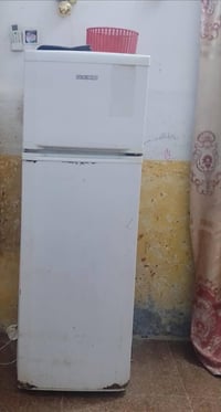 ثلاجه سعره 100ومجمده سعره300 وشاشه سعرهه 75 وبيهن مجال بسيط للاستفسار ...