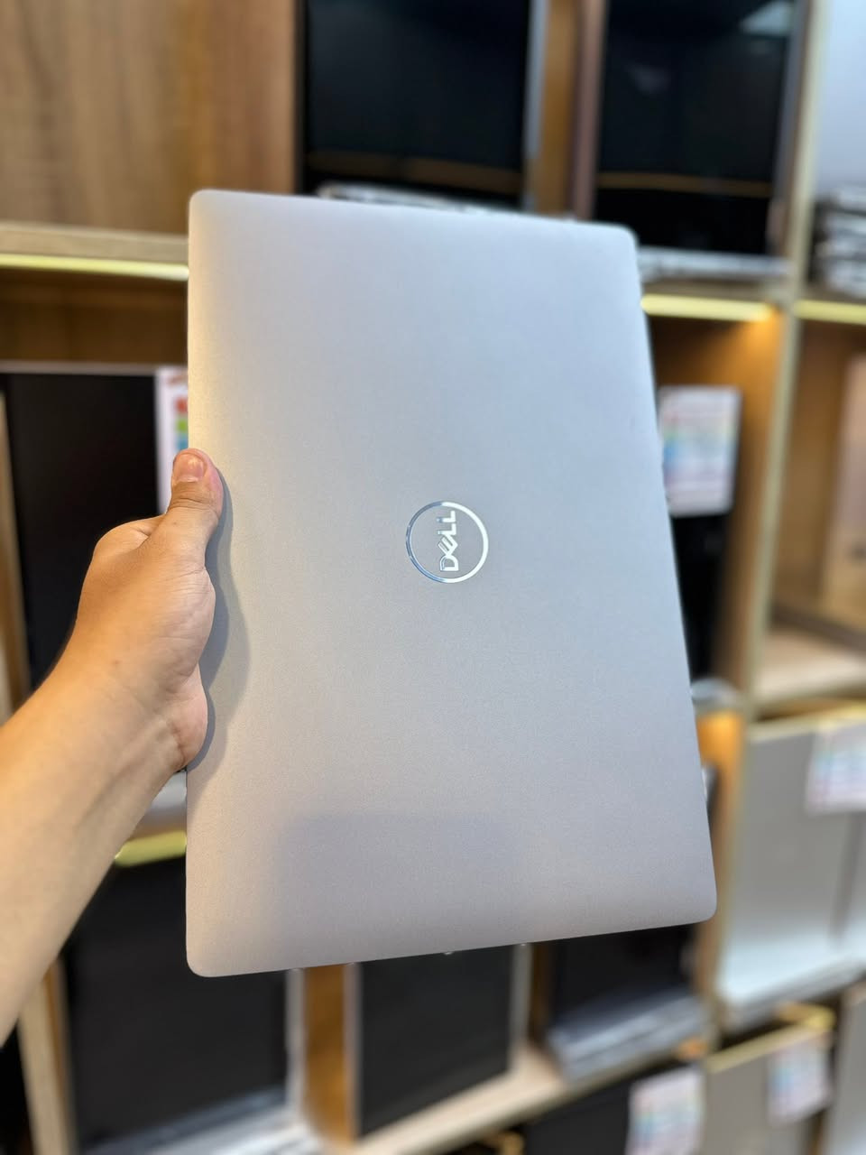 Dell latitude 5510
Processor intel-core i7-10th
Ram memory 8 gb ddr4
Hard disk 256 gb M.2 NVme
screen 15,6 full hd ips 
Excellent battrey health 
Vga intel graphics 
Vga amd RX 2GB
Keyboard backlight 
Phone 010,99991517


**إذا كنت صاحب هذا الإعلان وتريد حذفه لأي سبب، رجاءا أرسل رسالة إلى الدعم الفني**