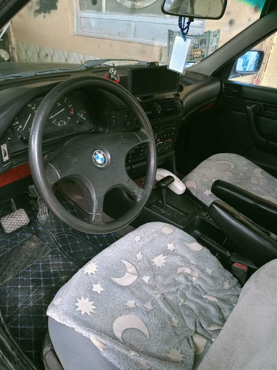 اسلام عليكم الوحش للبيع e34BMW حجم 525 موديل 1991 محرك مسكر فانوس  بجم عريض 🏮عليها ادامه كامله للمكينه كفاله كير مكينه اكسن شلعه معدل فول 🥰 كهربائيات كلها شغاله تبريد شغاله 🥶 شاشه اندرويد مرايت جوانب منفصل كهربات تحكم بل مري فول واحد على واحد عليها ويل خليه جديد طخم تاير جديد خرفتها حلوه عوزها ترتيب للبطاين حديده اماميه 70 بل 100 حديده خلفيه 100 بل 100 رقم كربلاء مشروع وطني وين ما يعجبك تتحول بسم عمي  سنويه صاقطه  نافذه    السعر 48 وبيها مجال   والي  تعجبه  ستفسار *********** مكاني ذي قار

