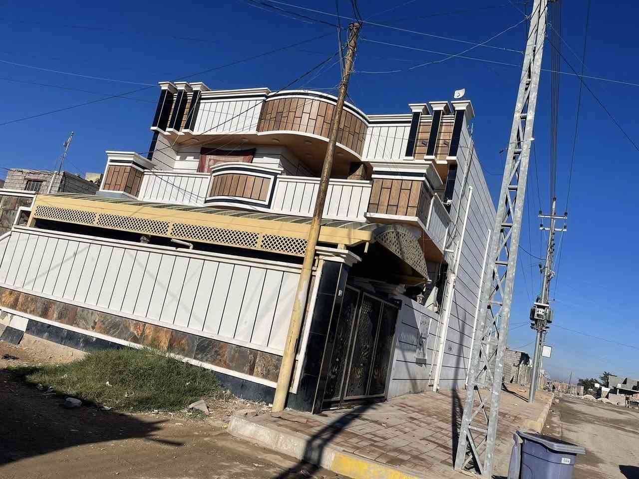 بيت طابقين للبيع ركن ع سايدين 210م5كيلو خلف جامع الشهداء طابو صرف ٤غرف نوم صاله ٢ستقبال مطبخ صحيات خارج وداخل 
١٤٠مليون وبي مجال 
مكتب كريم العبيدي 
***********
