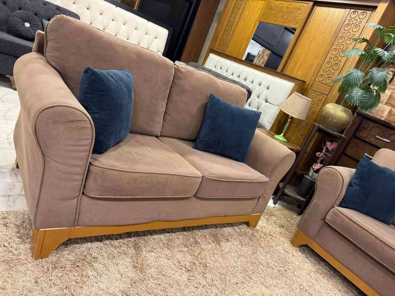 طقم كنب 7 مقاعد وارد أشلي  🛋️
خشب سويد 🪵 فخم و ثقيل جداً 🤍

📌اسفنج دانلوب 🤍

📌الظهر بوليستر طبي بالكامل 🤍✨

📌قماش جيكار  فاخر ✨

عمق مقعد 💺 واسع جداً 👌🏻🤍

 استخدام بسيط جداً بحال الوكاله . (( بسعر مغري جداً )) الله يبارك لصاحب النصيب ✨🤍

  .


**إذا كنت صاحب هذا الإعلان وتريد حذفه لأي سبب، رجاءا أرسل رسالة إلى الدعم الفني**