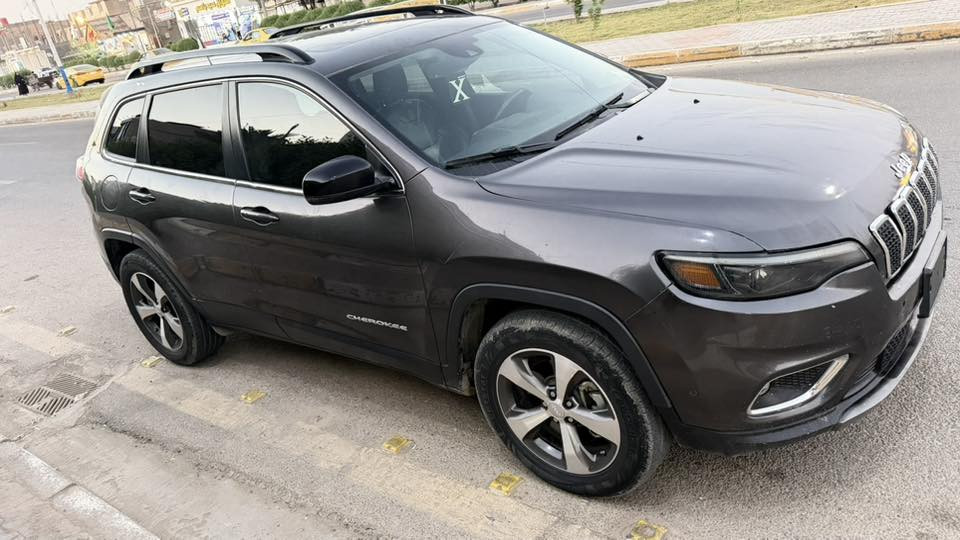 🚙 للبيع جيب شيروكي Bazoon 4X4 دفع رباعي 🚙

▪️ اللون: رمادي
▪️ الممشى: 80,000 كم
▪️ الجير: أوتوماتيك

▪️ الحالة العامة: ممتازة

المواصفات:
✅ شاشة
✅ كاميرات
✅ فتحة سقف بانوراما
✅ تبريد
✅ فول مواصفات

ملاحظة: الضربة فقط بقبة الجنطة، وباقي السيارة بحالة ممتازة.

💰 السعر: 150 وقابل للتفاوض للجادين
📍 الموقع: السماوة

للاستفسار والمشاهدة يرجى التواصل على 

***********

