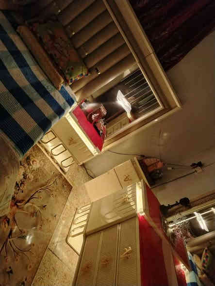 السلام عليكم  اغراض جديدة للبيع الغرفه نوم 1750وبيها مجال الكاونتر 800وبي مجال  الثلاجه 700وبيها  مجال العنوان بغداد حي العامل. الرقم ***********
